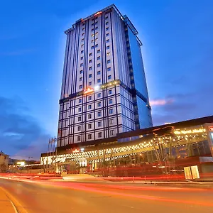 Tryp By Wyndham Basin Ekspres Отель